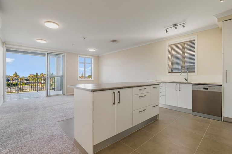 Photo of property in 38 Rewa Rewa Lane, Orewa, 0931