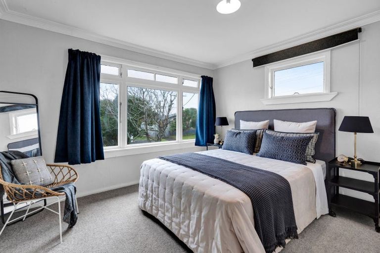 Photo of property in 106 Seaview Road, Westown, New Plymouth, 4310