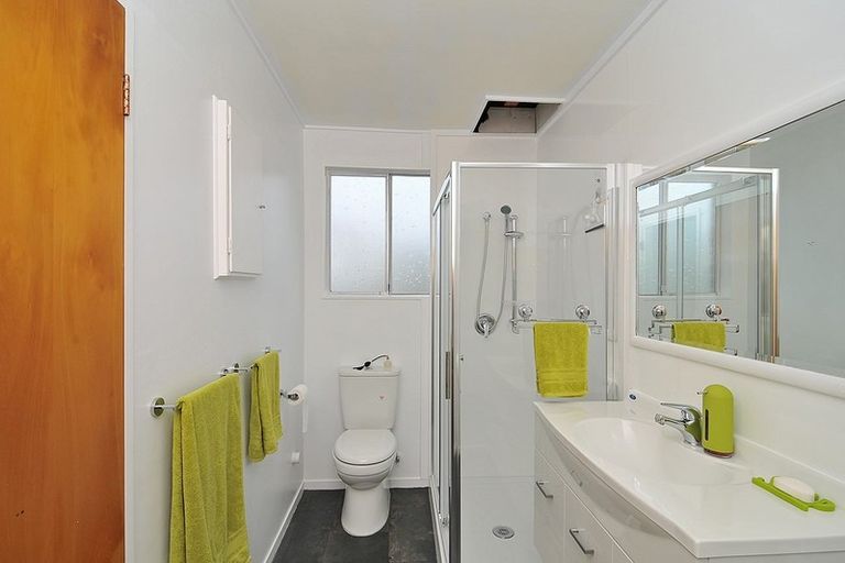 Photo of property in 3/19 Pirie Crescent, Moera, Lower Hutt, 5010