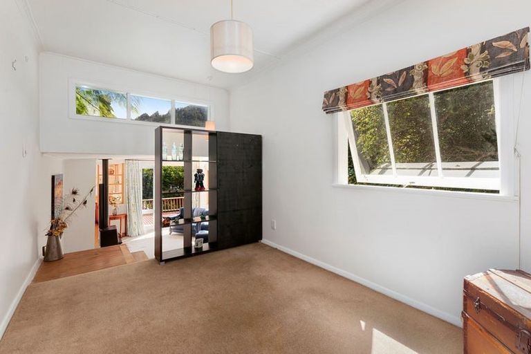 Photo of property in 8a Francis Bell Grove, Lowry Bay, Lower Hutt, 5013