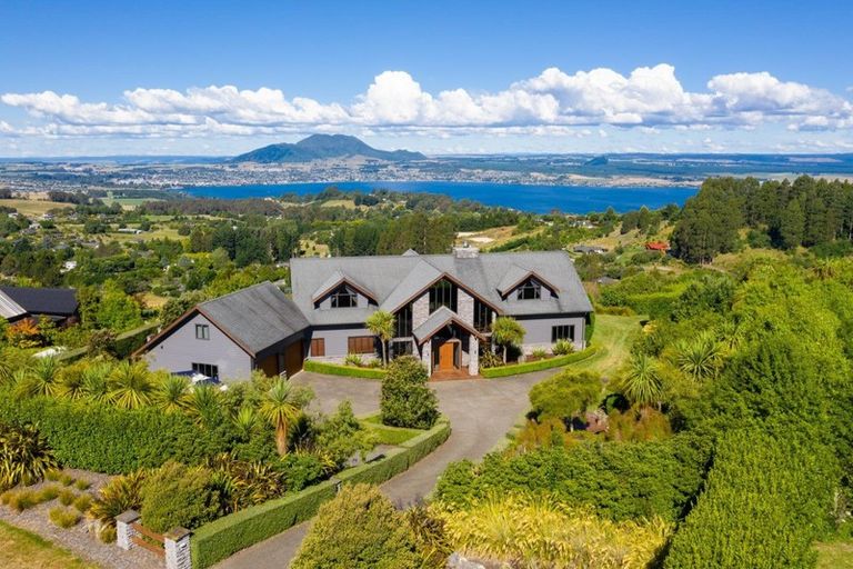 Photo of property in 121 Highland Drive, Acacia Bay, Taupo, 3385