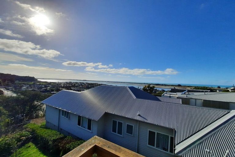 Photo of property in 42 Moncks Spur Road, Redcliffs, Christchurch, 8081