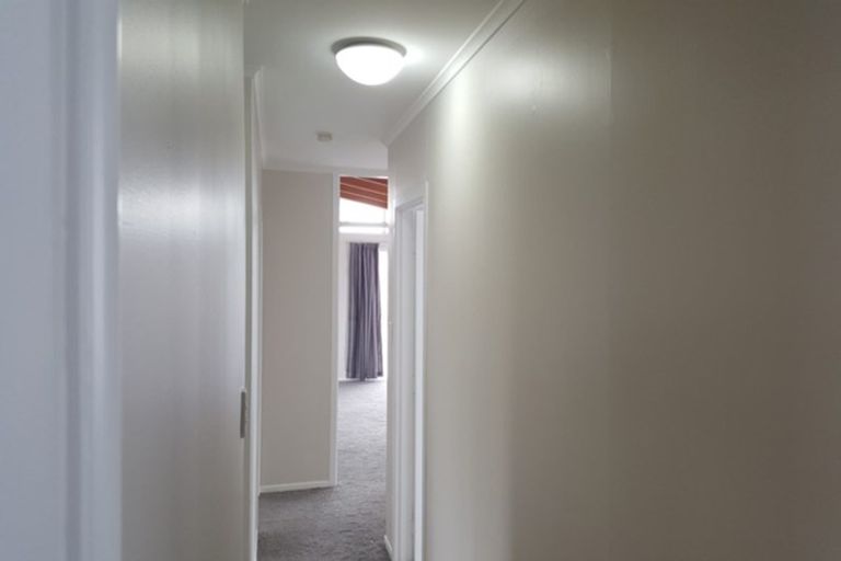 Photo of property in 59 Totaravale Drive, Totara Vale, Auckland, 0629