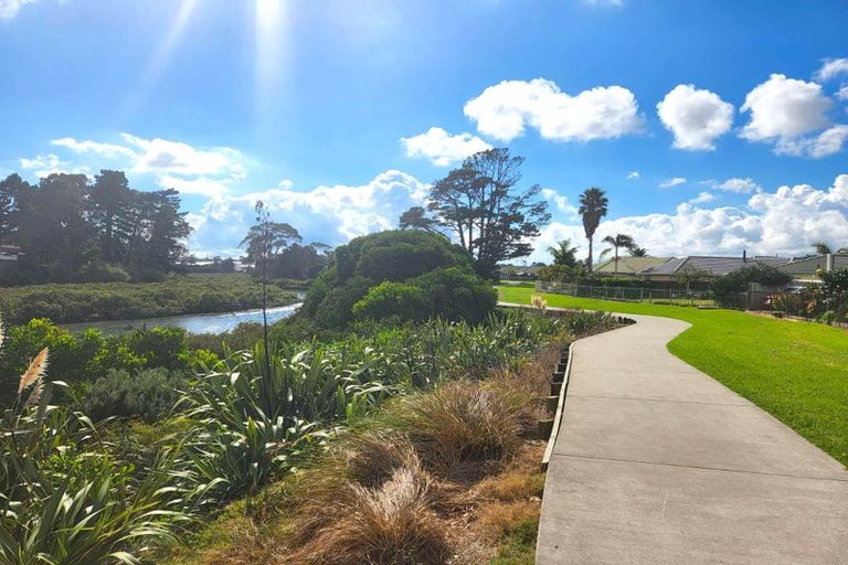 Photo of property in 143 Burswood Drive, Burswood, Auckland, 2013