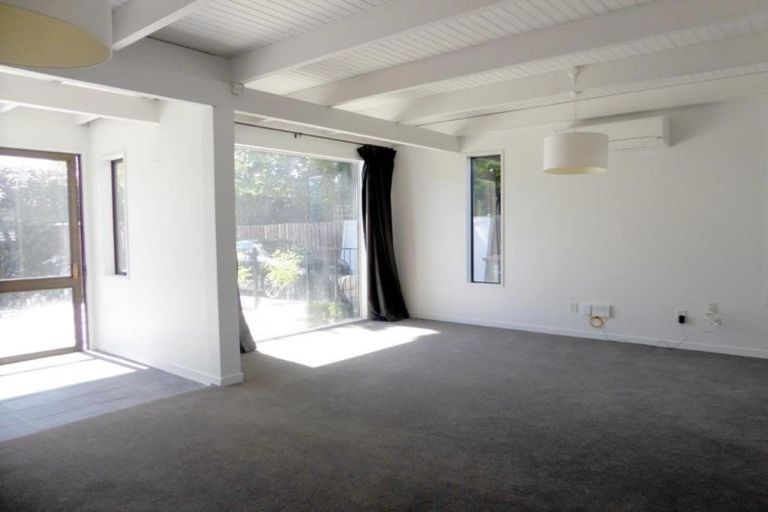 Photo of property in 2/52 Aikmans Road, Merivale, Christchurch, 8014