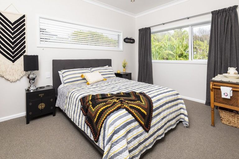Photo of property in 172 Mellons Bay Road, Mellons Bay, Auckland, 2014