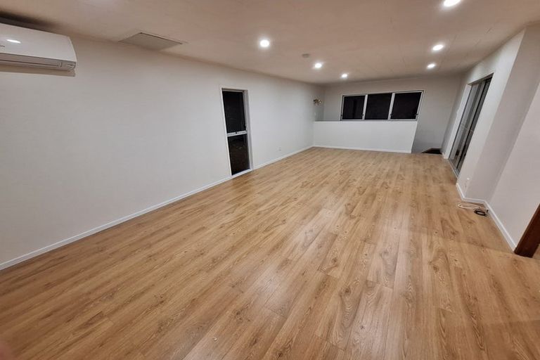 Photo of property in 2/56 Lavery Place, Sunnynook, Auckland, 0632