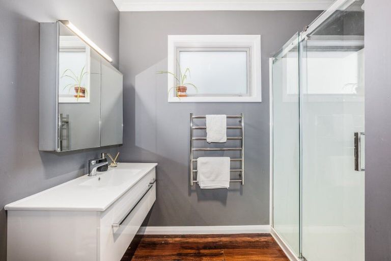 Photo of property in 38 Oroua Street, Eastbourne, Lower Hutt, 5013