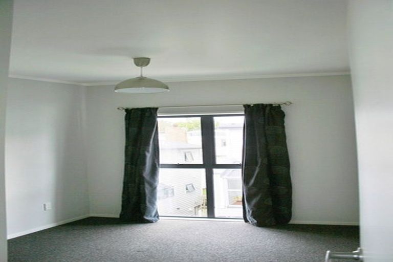 Photo of property in 16b Woodall Place, Totara Vale, Auckland, 0627