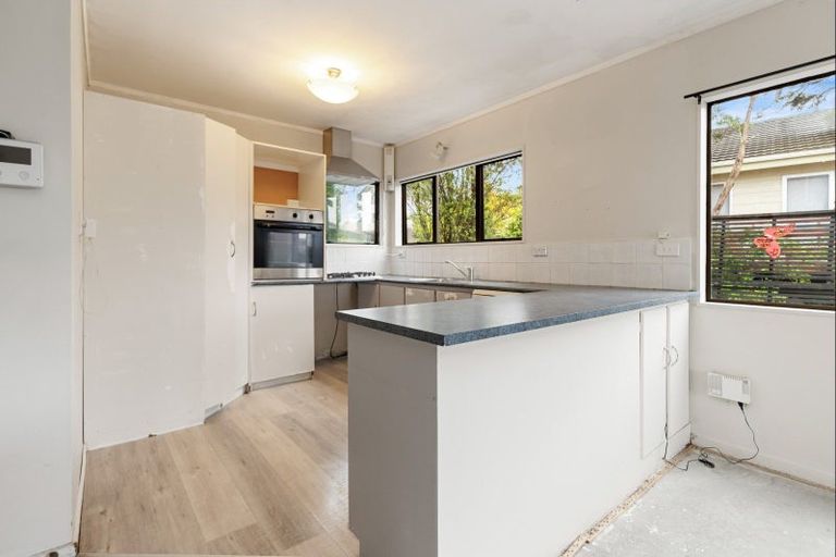 Photo of property in 1/16 Glen Vista Place, Bayview, Auckland, 0629