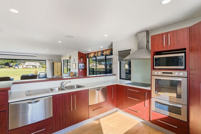 Photo of property in 16 Braddock Grove, Pauanui, Hikuai, 3579