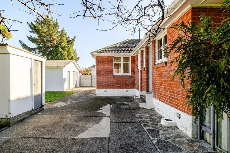 Photo of property in 27 Crewe Crescent, Hokowhitu, Palmerston North, 4410