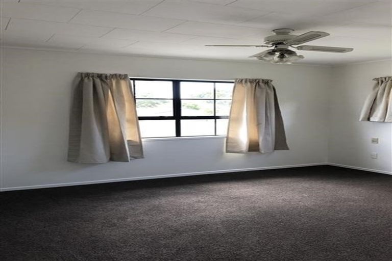 Photo of property in 17 Sabana Place, Unsworth Heights, Auckland, 0632