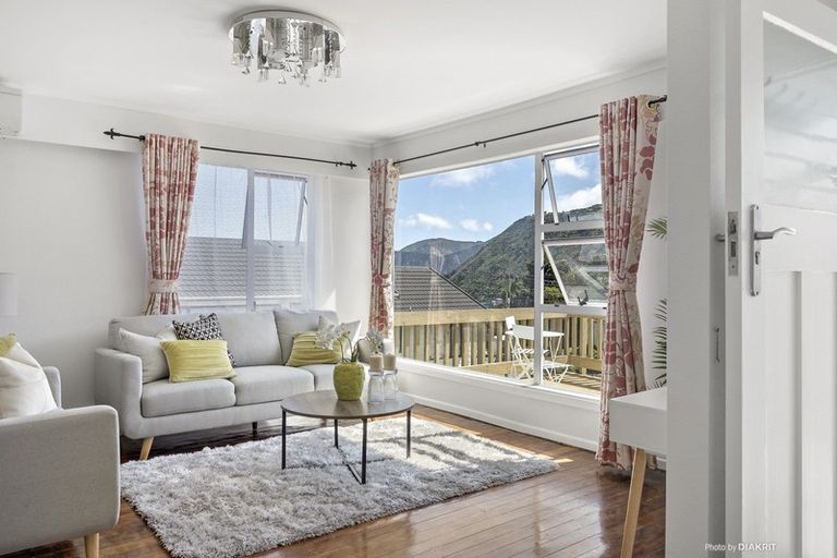 Photo of property in 1/165 Severn Street, Island Bay, Wellington, 6023