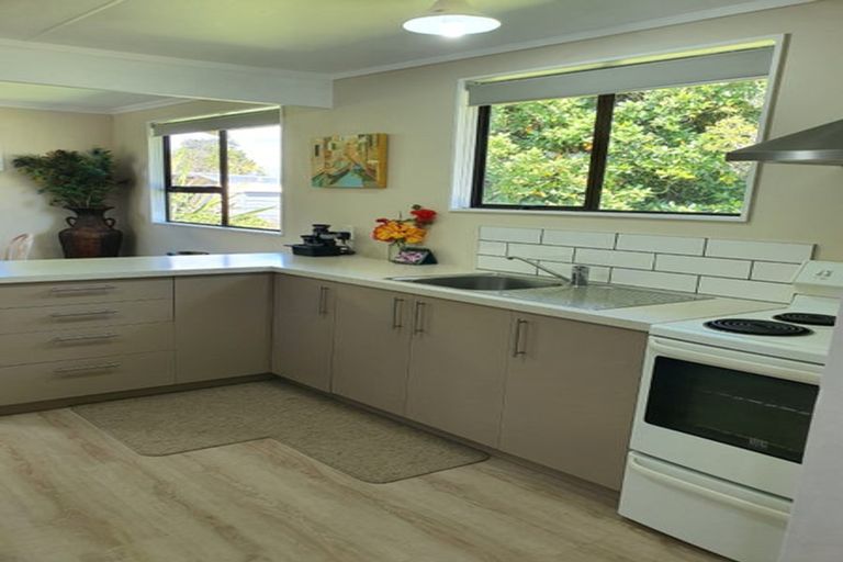 Photo of property in 13a Savage Crescent, West End, Palmerston North, 4412
