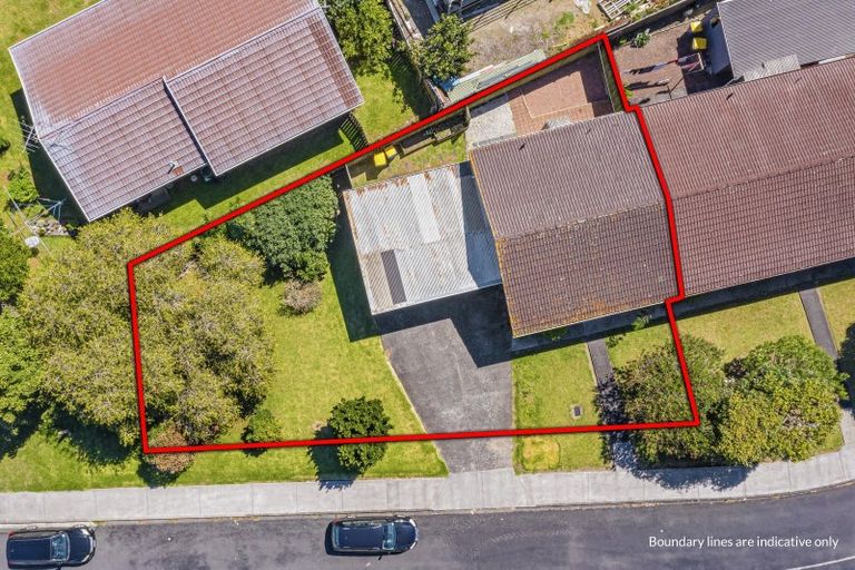 Photo of property in 2/62 Vera Road, Te Atatu South, Auckland, 0610