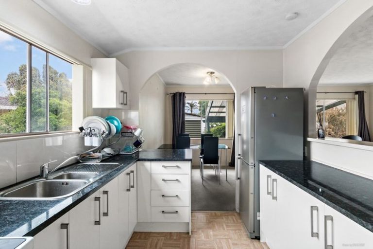 Photo of property in 1/30 Challen Close, Conifer Grove, Takanini, 2112