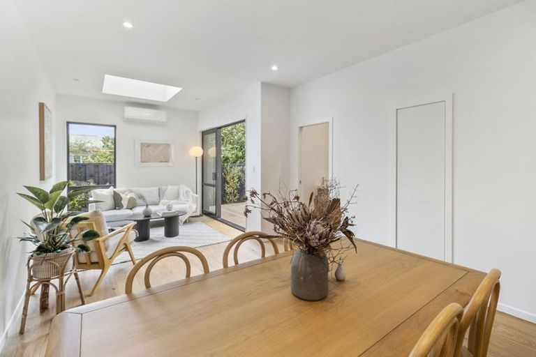 Photo of property in 5c Hillcrest Avenue, Hillcrest, Auckland, 0627