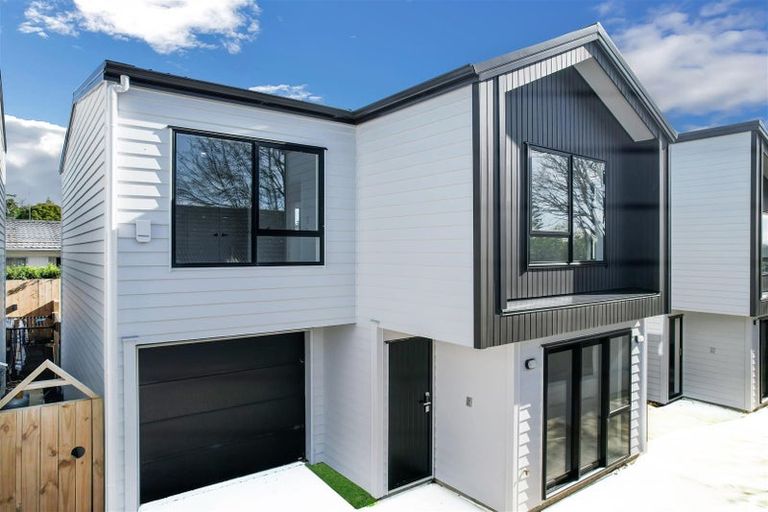 Photo of property in 45c Portadown Avenue, Pakuranga Heights, Auckland, 2010
