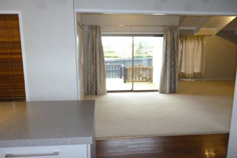 Photo of property in 1/2 Elliot Street, Howick, Auckland, 2014