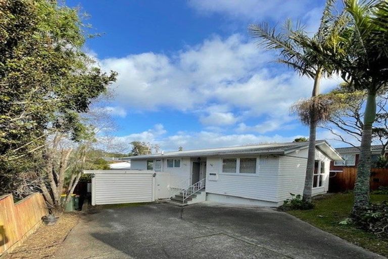Photo of property in 1/4 Battle Place, Glenfield, Auckland, 0629