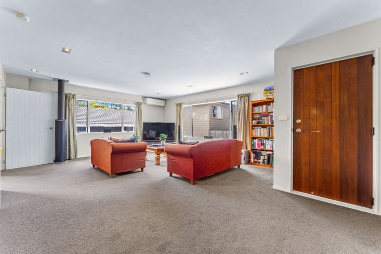 Photo of property in 57a Lavery Place, Sunnynook, Auckland, 0632