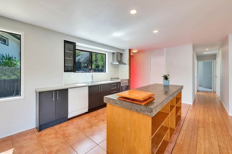 Photo of property in 28 Cranston Street, Torbay, Auckland, 0632