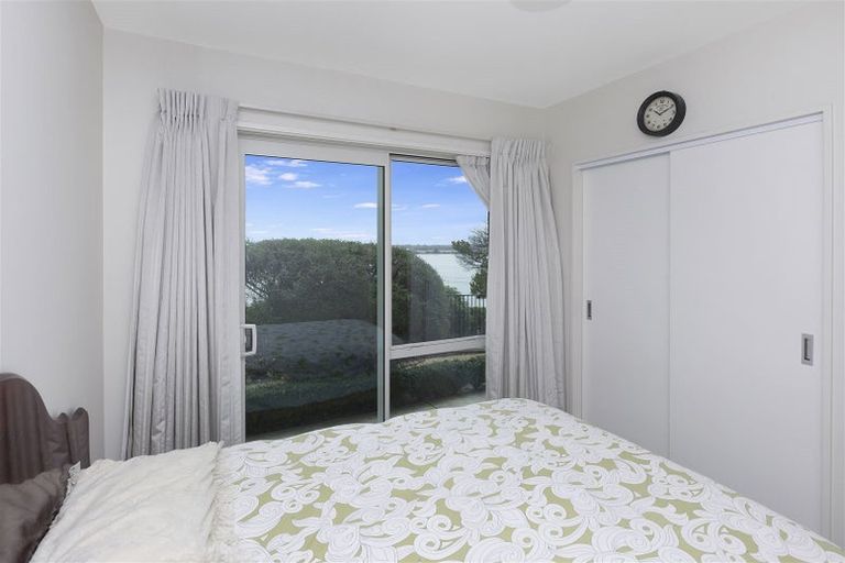 Photo of property in 19 The Brae, Mount Pleasant, Christchurch, 8081