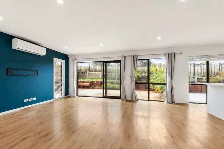 Photo of property in 42 Accolage Boulevard, Kumeu, 0810