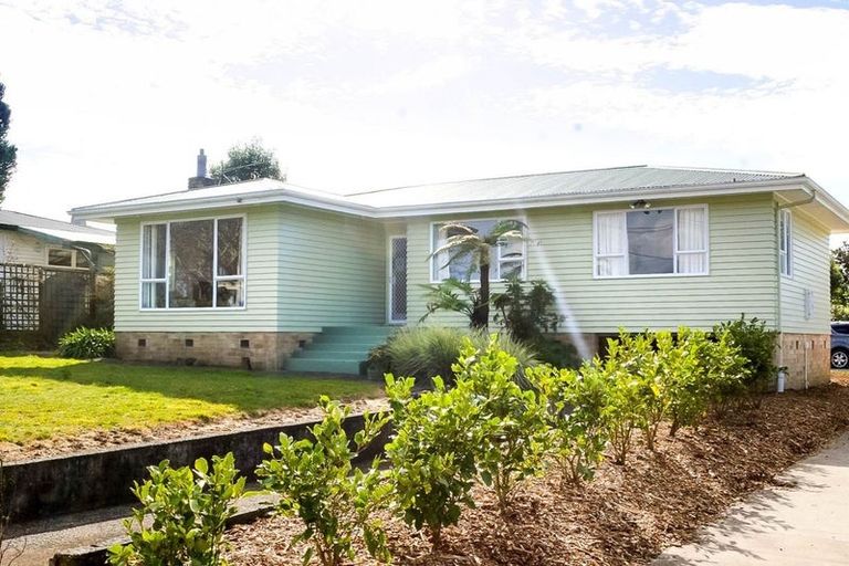 Photo of property in 6 Birdwood Road, Pukekohe, 2120