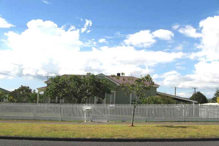 Photo of property in 64 Willerton Avenue, New Lynn, Auckland, 0600