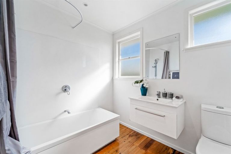 Photo of property in 1/23 Bond Crescent, Forrest Hill, Auckland, 0620