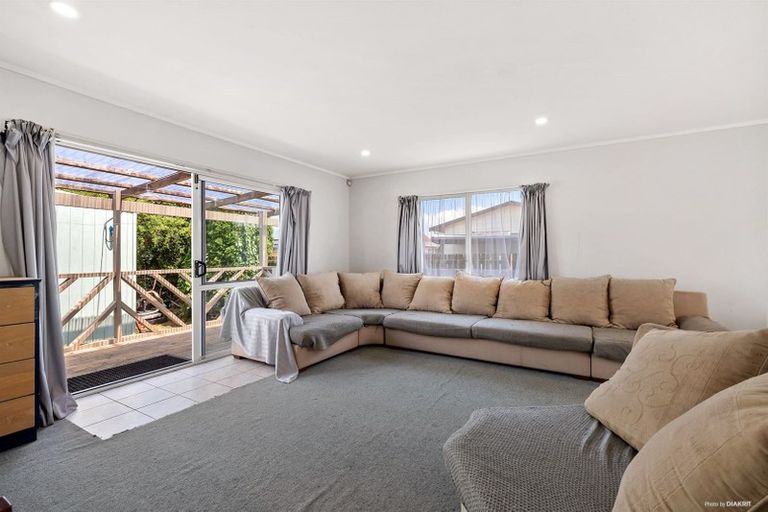 Photo of property in 2/24 Templeton Place, Clendon Park, Auckland, 2103