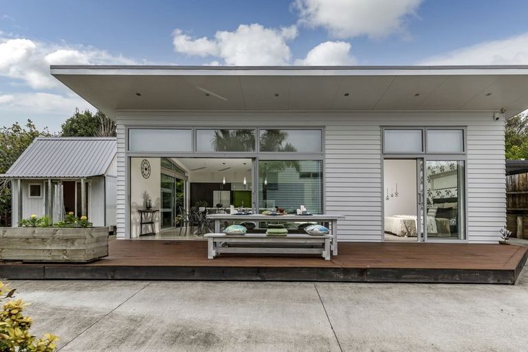 Photo of property in 8a Wairere Road, Torbay, Auckland, 0630