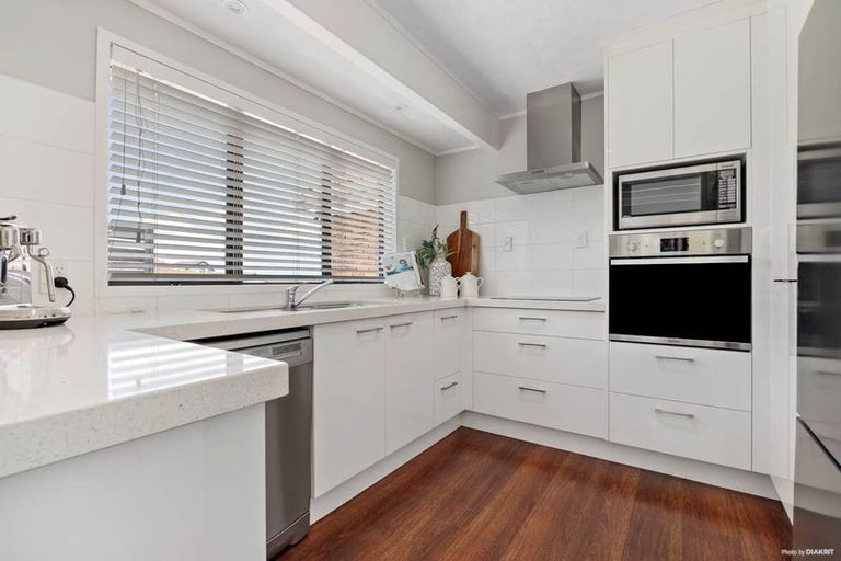 Photo of property in 4 Citation Way, Botany Downs, Auckland, 2010