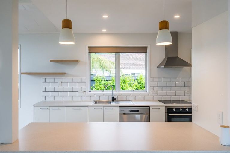 Photo of property in 32 Sylvan Avenue, Waikanae, 5036