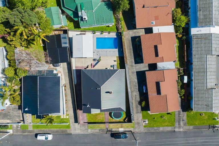 Photo of property in 16 Wolfe Street, Regent, Whangarei, 0112