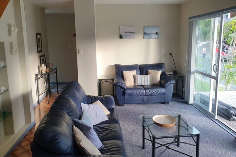 Photo of property in 18 Rewa Place, Russell, 0202