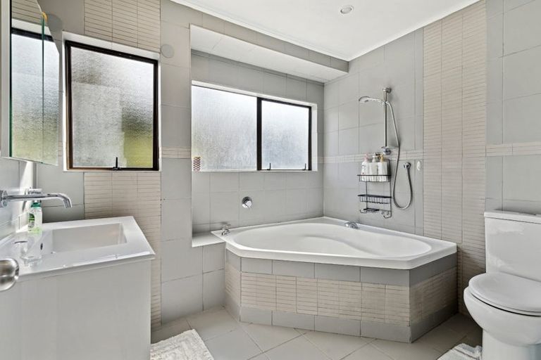 Photo of property in 86 Anich Road, Massey, Auckland, 0614