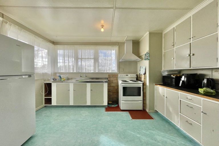 Photo of property in 16 Pohutukawa Drive, Tokoroa, 3420