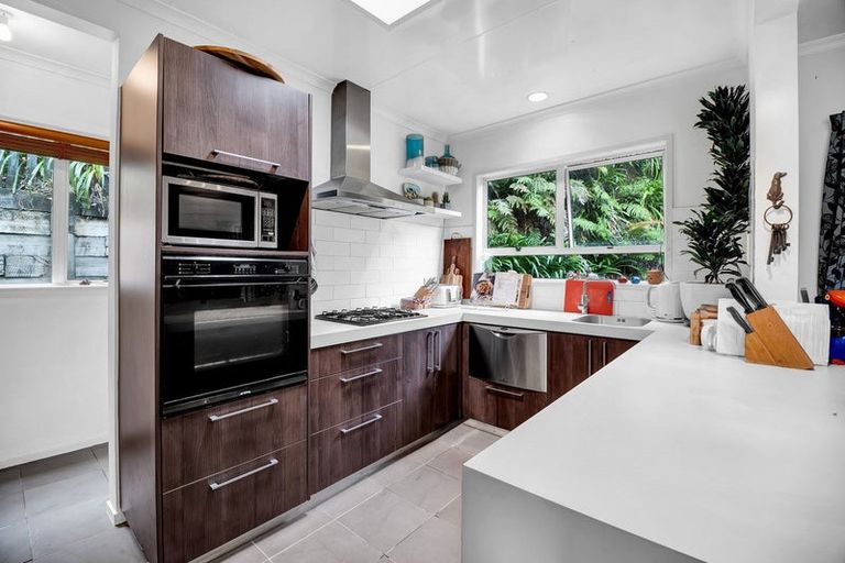 Photo of property in 118 Huatoki Street, Frankleigh Park, New Plymouth, 4310