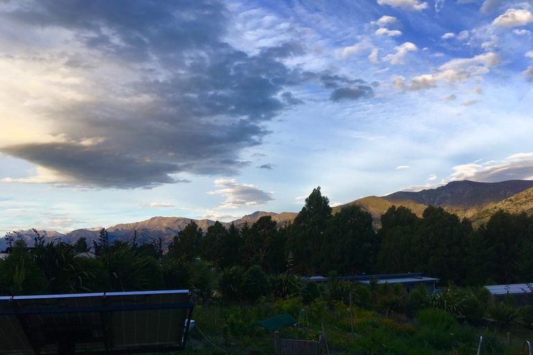 Photo of property in 1 Maude View Road, Hawea Flat, Wanaka, 9382