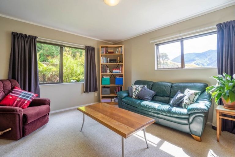 Photo of property in 111 Waterfall Road, Paraparaumu, 5032