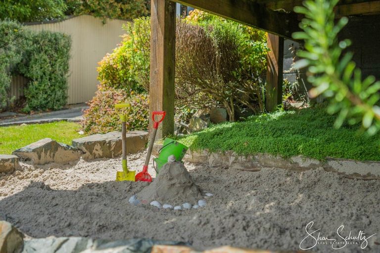 Photo of property in 21 View Street, Maungaturoto, 0520