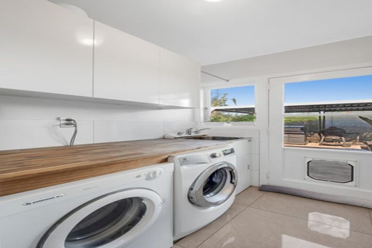 Photo of property in 2/12 Pandora Place, Pakuranga, Auckland, 2010