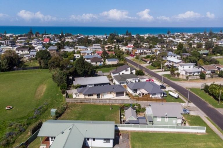 Photo of property in 51b The Crescent, Waihi Beach, 3611