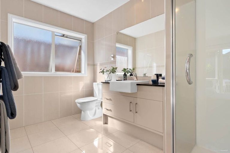 Photo of property in 15 Kouras Place, Flat Bush, Auckland, 2016