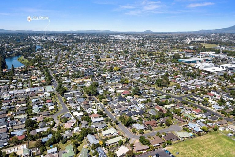 Photo of property in 14 Dover Road, St Andrews, Hamilton, 3200