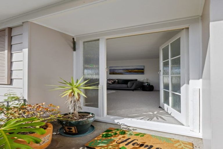 Photo of property in 53 Trias Road, Totara Vale, Auckland, 0629