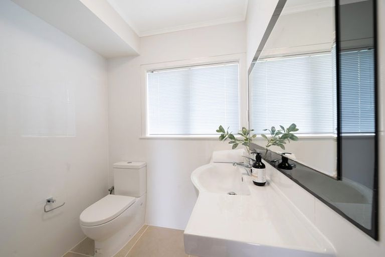 Photo of property in 2 Nile Road, Kelston, Auckland, 0602